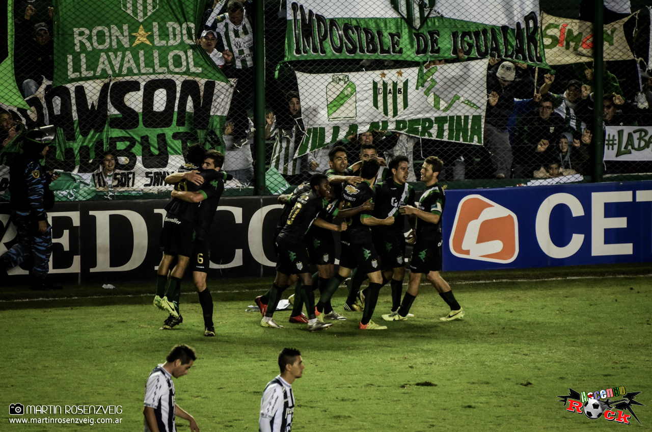 Nicolás Bertolo la empujó al gol y todo Banfield delira con el campeonato.