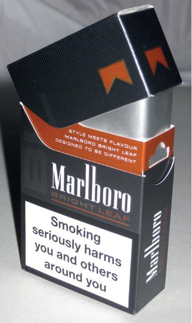 Marlboro Bright Leaf, con forma de encendedor